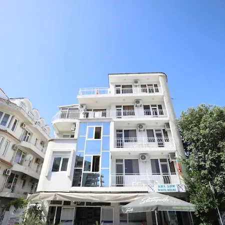 Family White House 2*