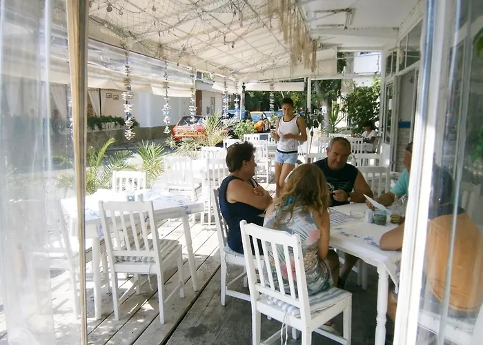 Hotel Family White House 2*