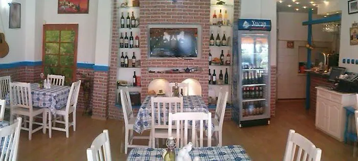 Family White House Hotel